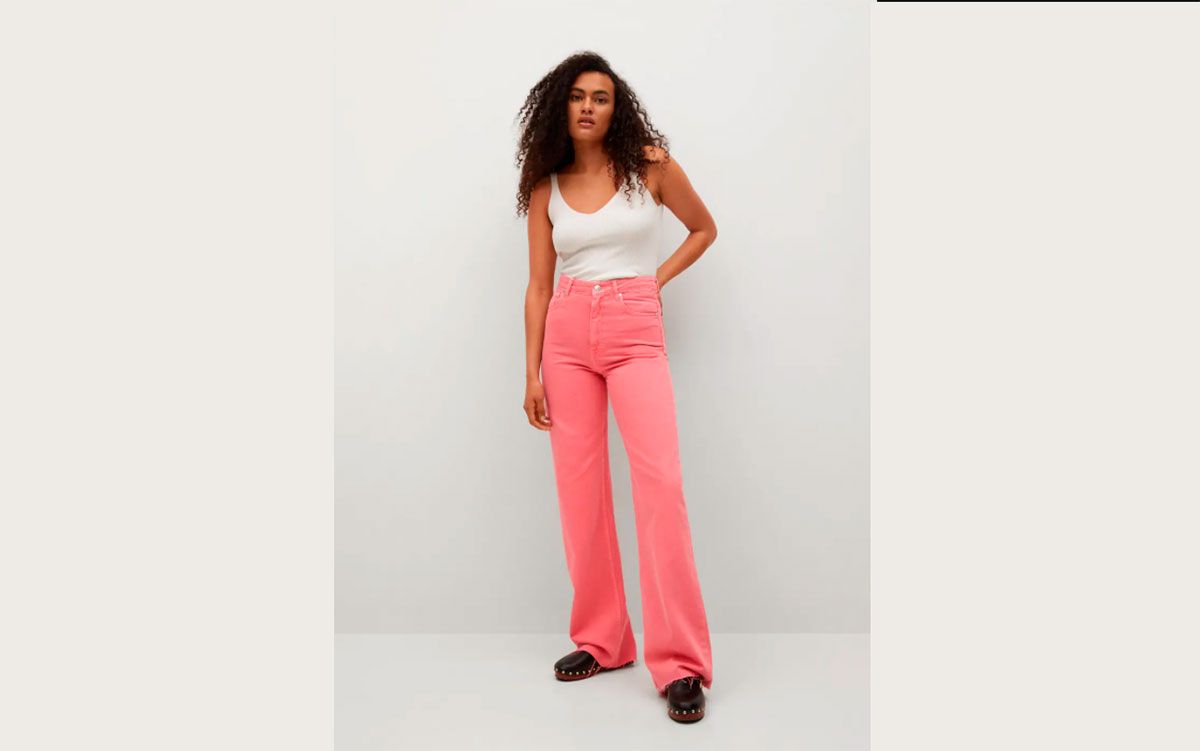 'Jeans' rectos de tiro alto en color rosa, de Mango