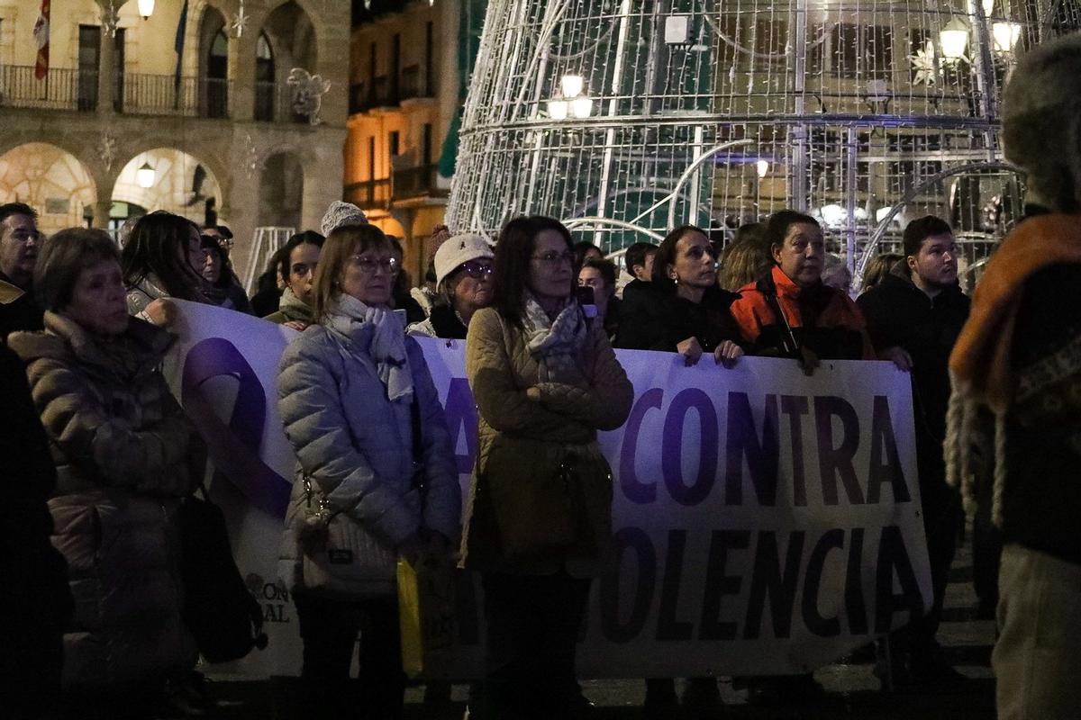 La lucha feminista tiñe de morado la Plaza Mayor de Zamora con motivo del 25N