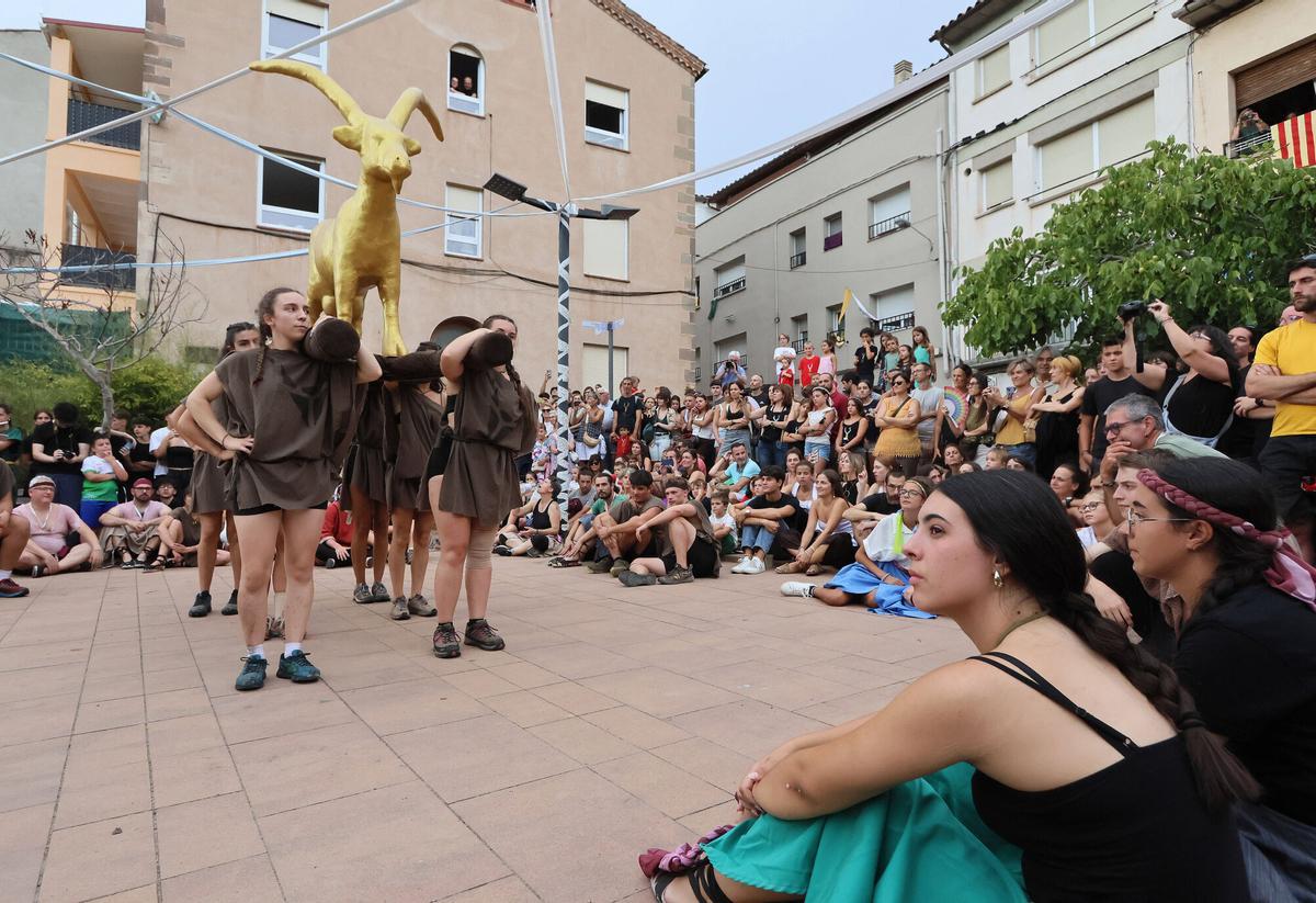 Les millors imatges de la cercavila de la Cabra d'Or, a Moià