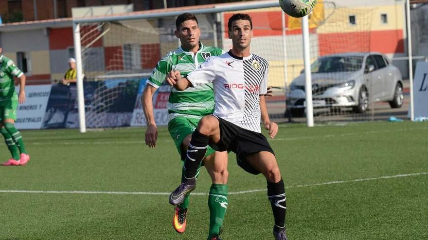 Annunziata controla el balón ante la presión del medio del Lealtad Mendi.