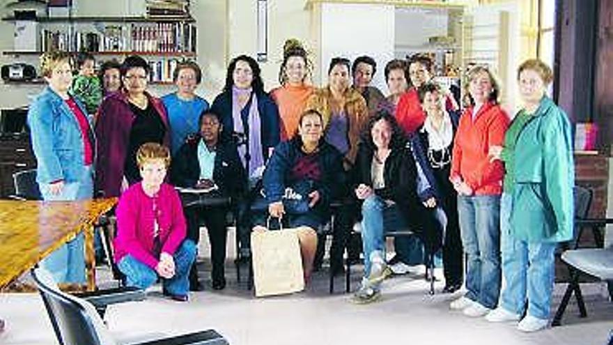 Mujeres participantes en el encuentro de Camás.