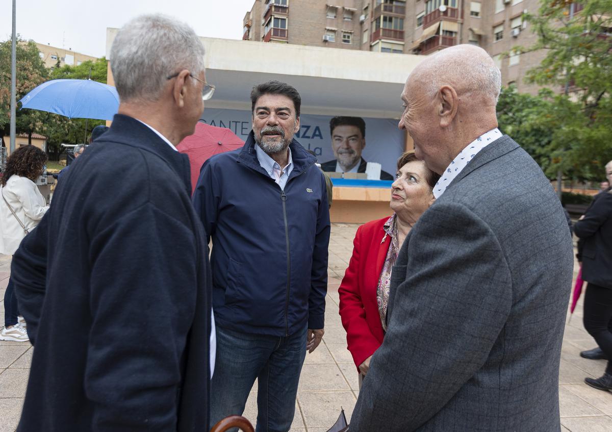 Barcala, en la cochera de tranvías, tras suspenderse el acto