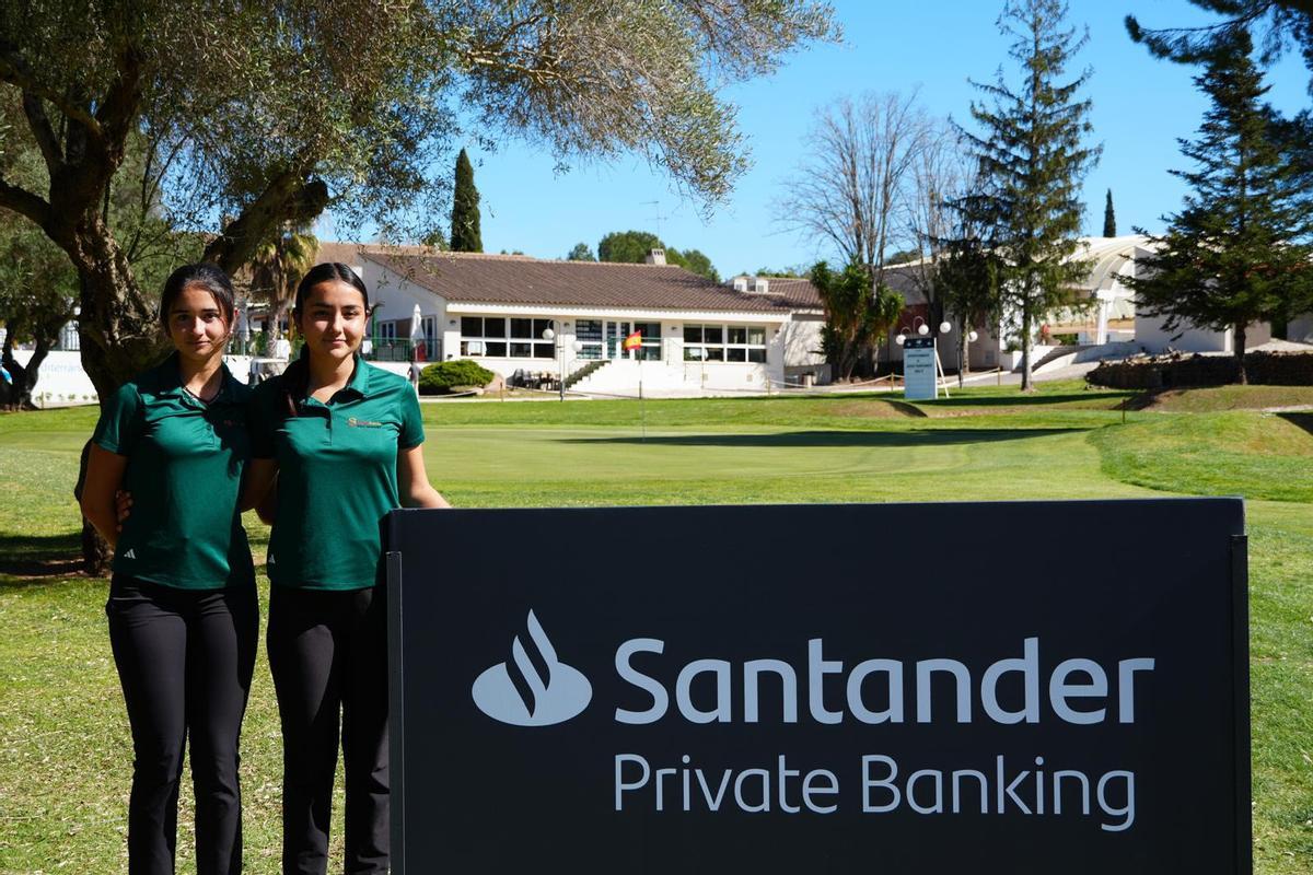 África Oliva y Daniela Gallego, amateurs de la Sergio García Golf Academy, en el hoyo 18 de Mediterráneo Golf.