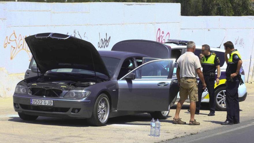 Incendio en un coche en el Port de Sagunt