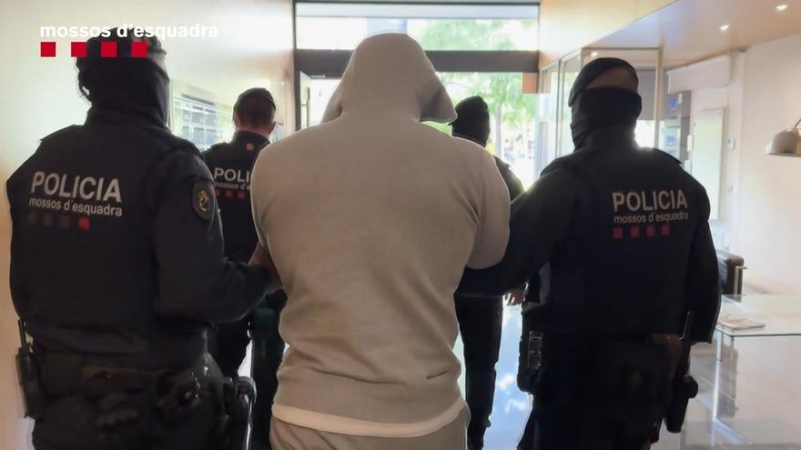 Dispositivo de Mossos para desmantelar un grupo que vendía medicamentos ilegales