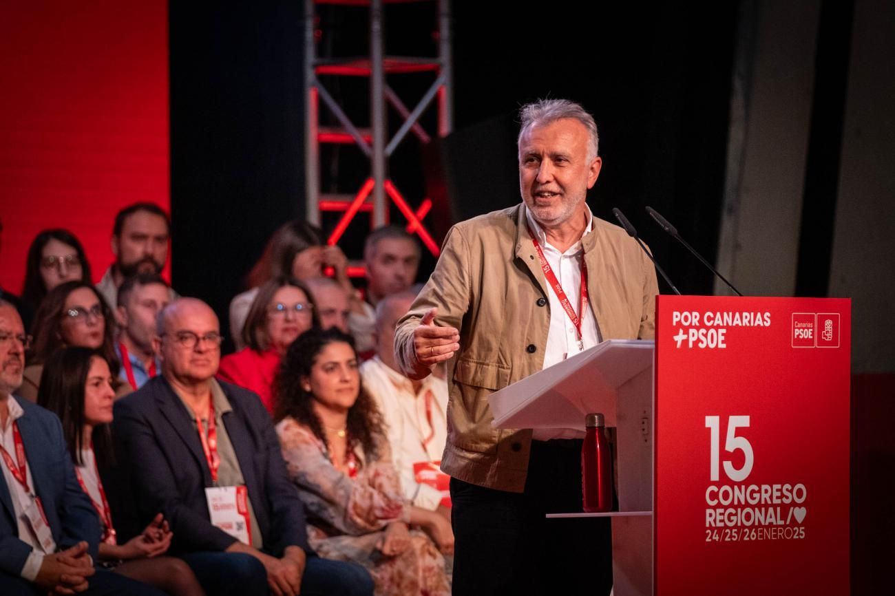 Pedro Sánchez cierra el Congreso de los socialistas canarios.