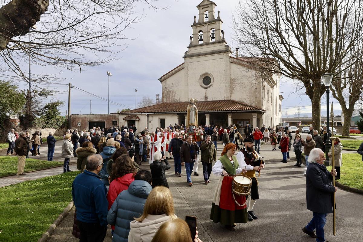 EN IMÁGENES: La parroquia de Jove se vuelca con las rosquillas para celebrar San Blas