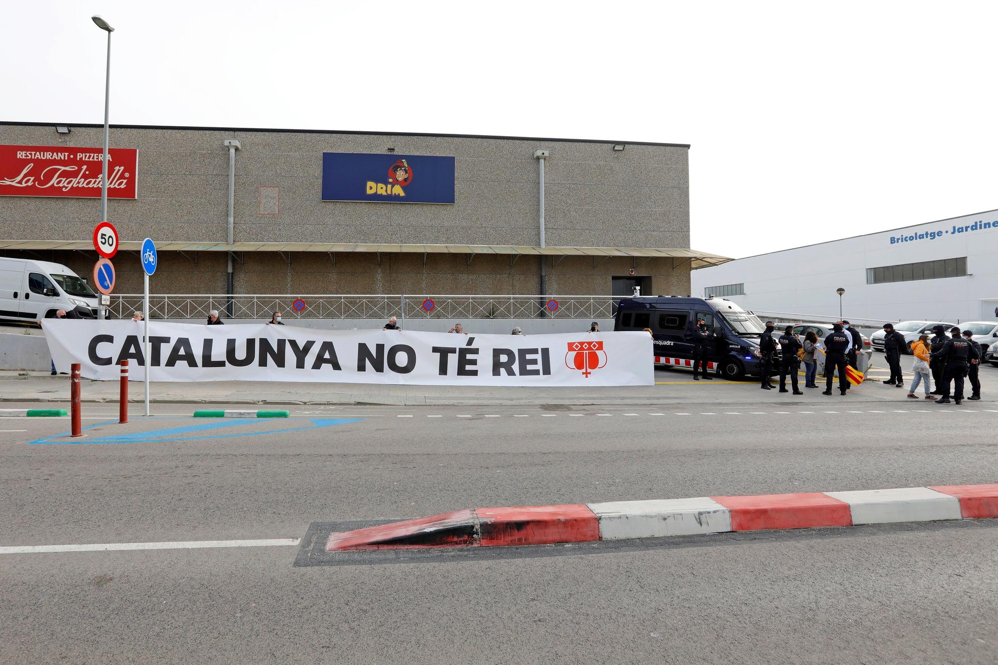 Protestas en Cataluña durante la visita del Rey y Sánchez a la planta de Seat en Martorell