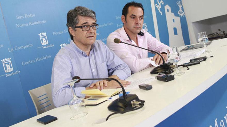 Los concejales Javier Porcuna y Miguel Díaz, durante la rueda de prensa.