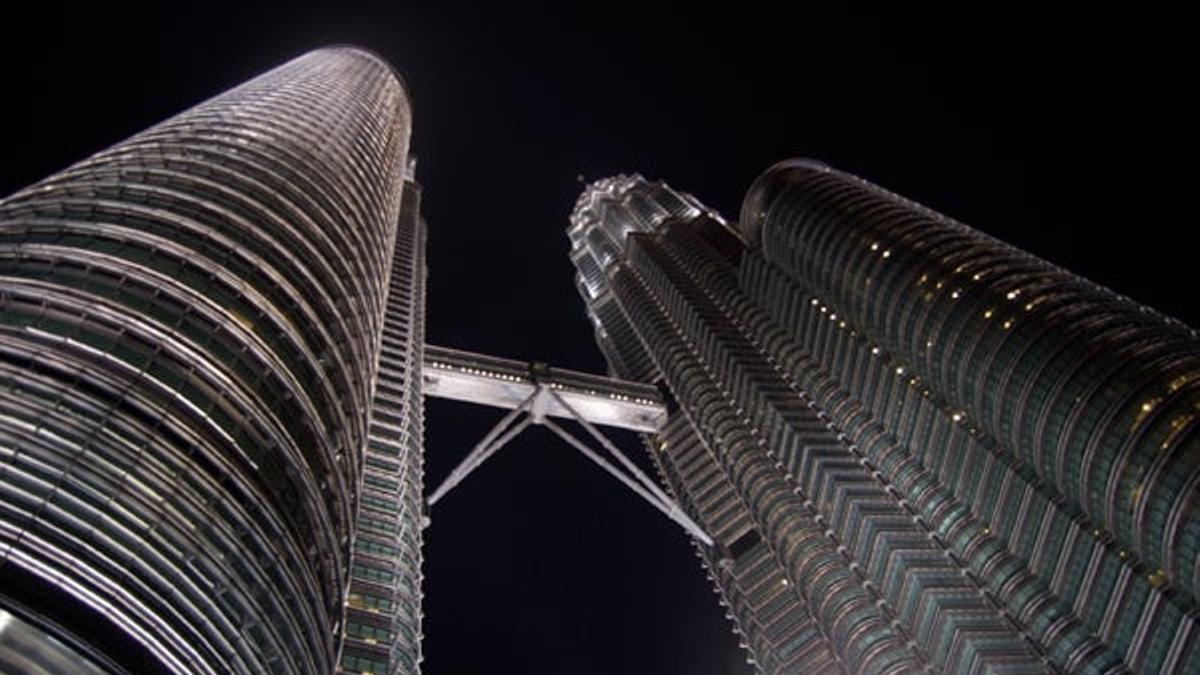 Las Torres Petronas se alzan 450 metros hacia el cielo de Kuala Lumpur