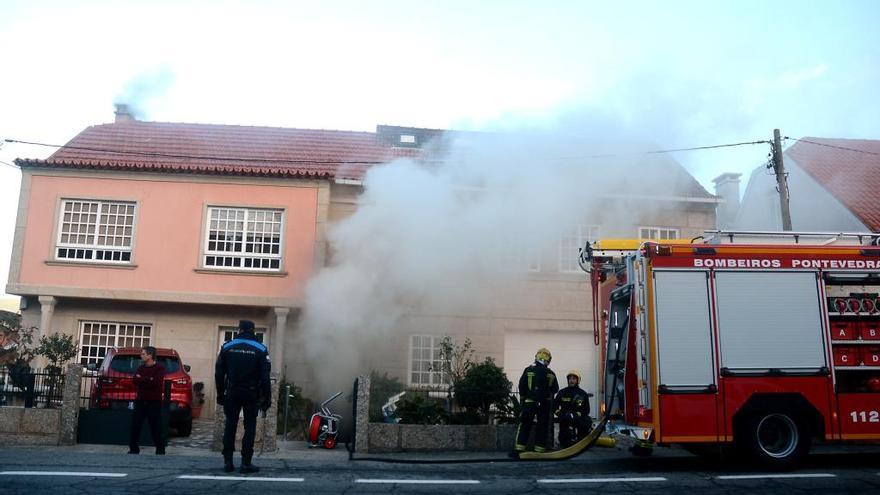 El fuego destruye el sótano de una casa en Mourente