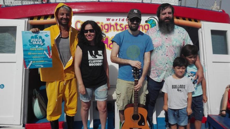 Presentación de la Feria del Mar, con los grupos Ballena y Esplendor.