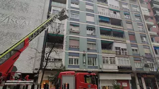 Amplio dispositivo en Cáceres para sacar de su casa a un hombre que se había quedado atrapado