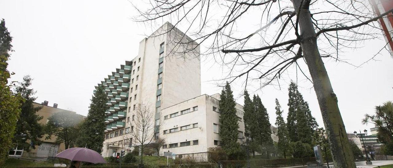 El edificio de Silicosis del viejo HUCA.