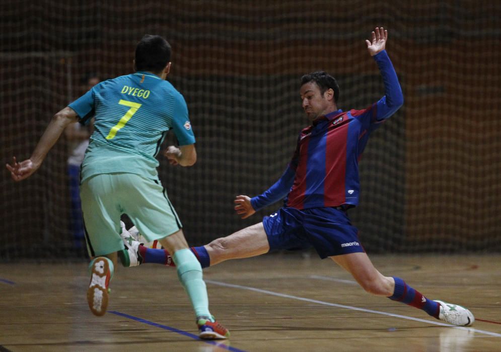 Las mejores imágenes de la victoria del Levante Fútbol Sala en Copa frente al Barça