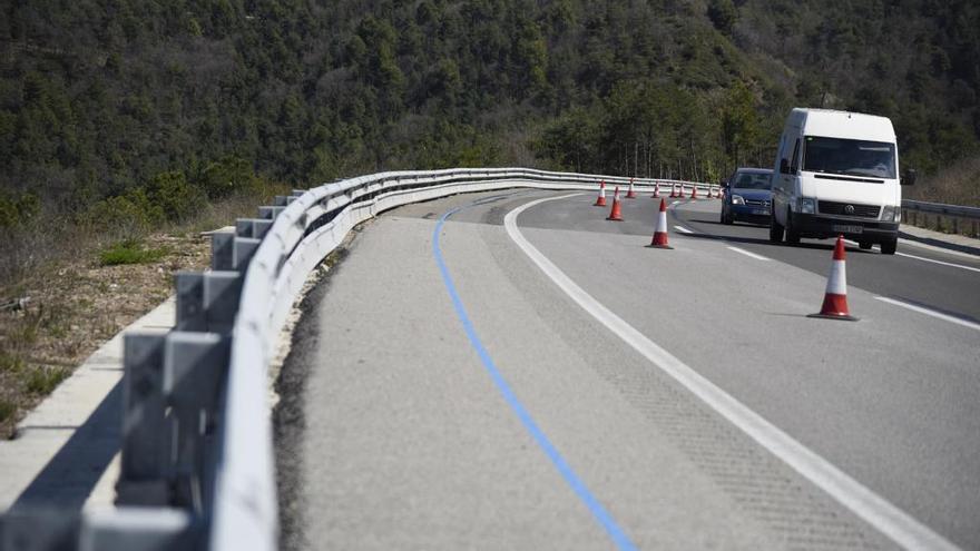 Carreteres ha d&#039;estabilitzar el terreny d&#039;un carril de l&#039;eix transversal tallat fa mesos