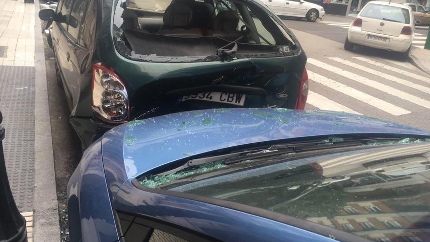 Un conductor ebrio arrolla varios coches en la calle Ezcurdia