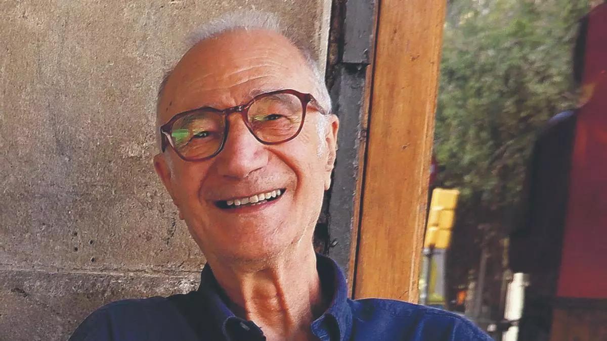 El escritor, traductor y editor Enrique Murillo, autor de "Personaje secundario".