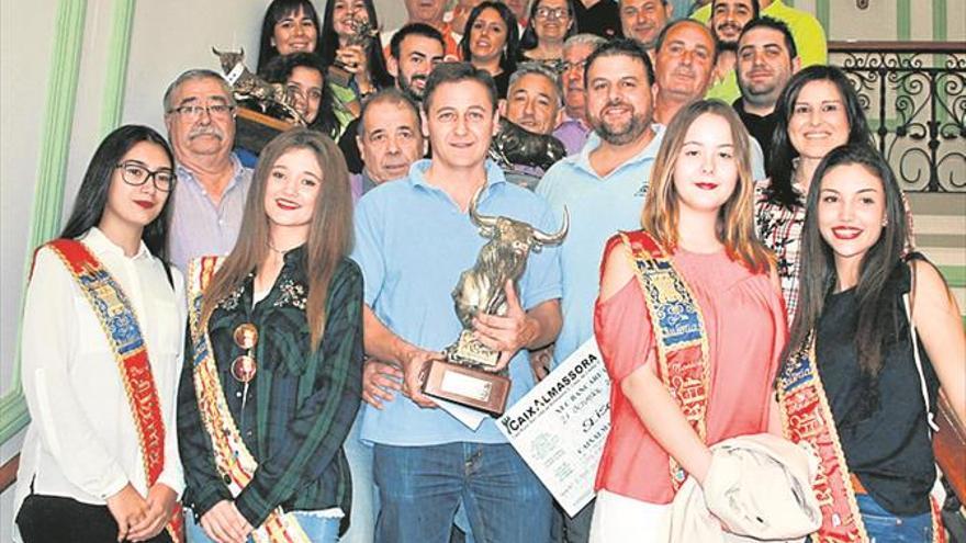 La peña El Caragol consigue el trofeo al mejor toro del Roser