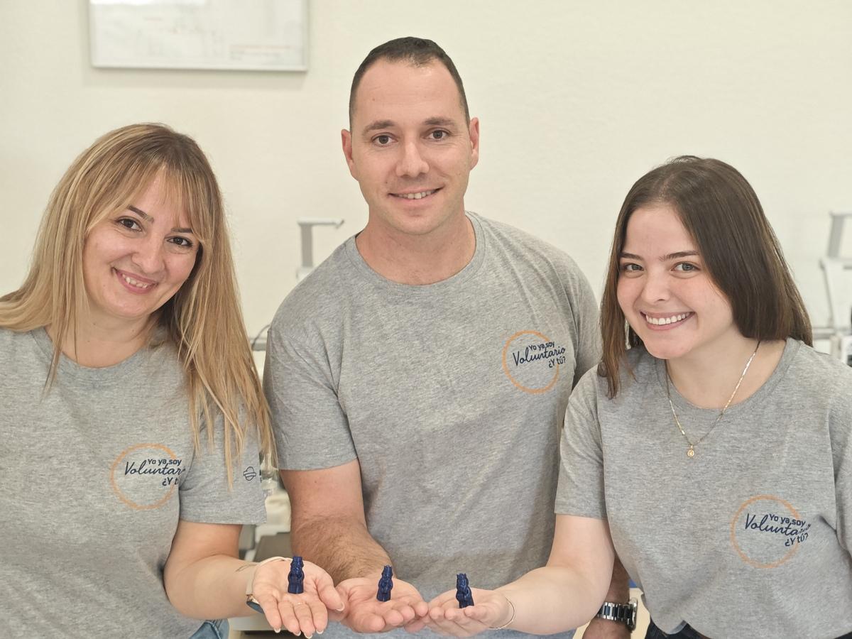 María, Ángel y Adriana son los tres voluntarios Repsol que han hecho posible este proyecto de economía circular impulsado por Fundación Repsol y Fundación Astier , que convierte residuos en oportunidades.