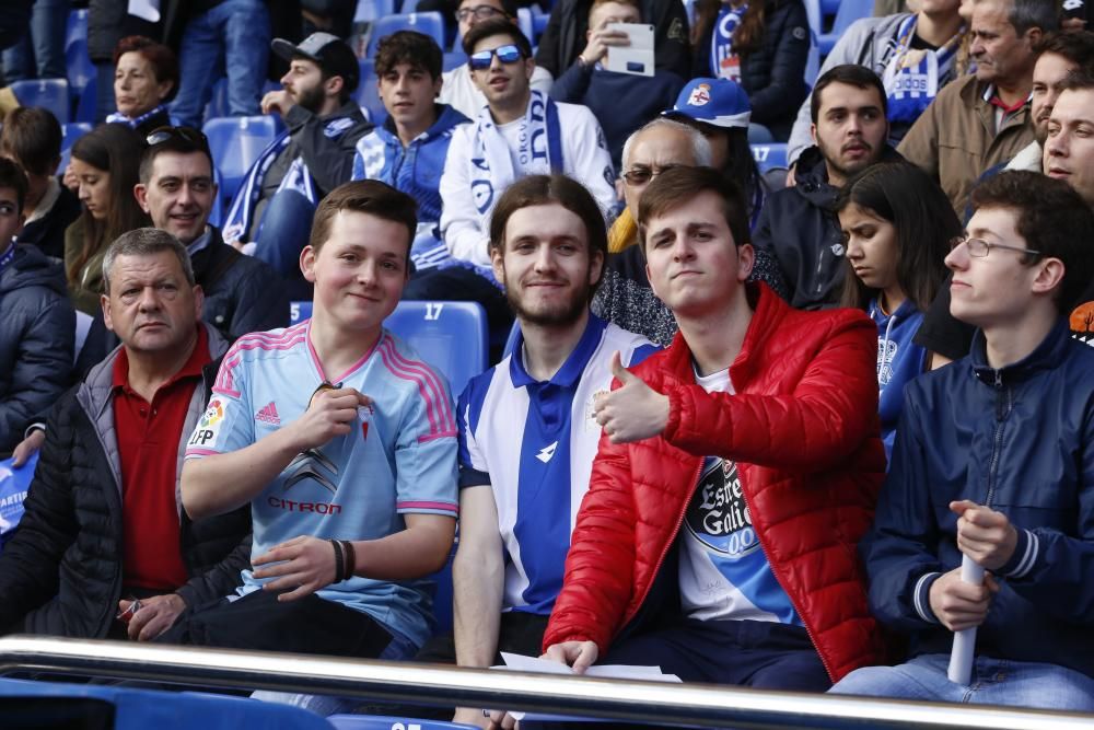 La afición del Celta fue, una vez más, protagonista de la fiesta del fútbol gallego. Más de 900 celtistas viajaron a Riazor, animaron al equipo y cantaron en himno de Galicia a capela junto a la hinch