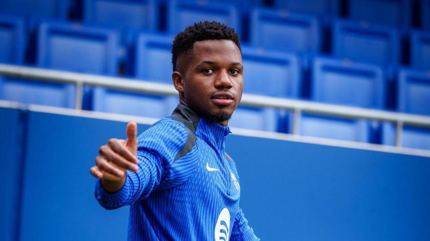 Ansu Fati en el estrenamiento del Barça previo a viajar a Mónaco