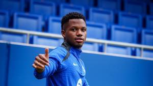 Ansu Fati en el estrenamiento del Barça previo a viajar a Mónaco