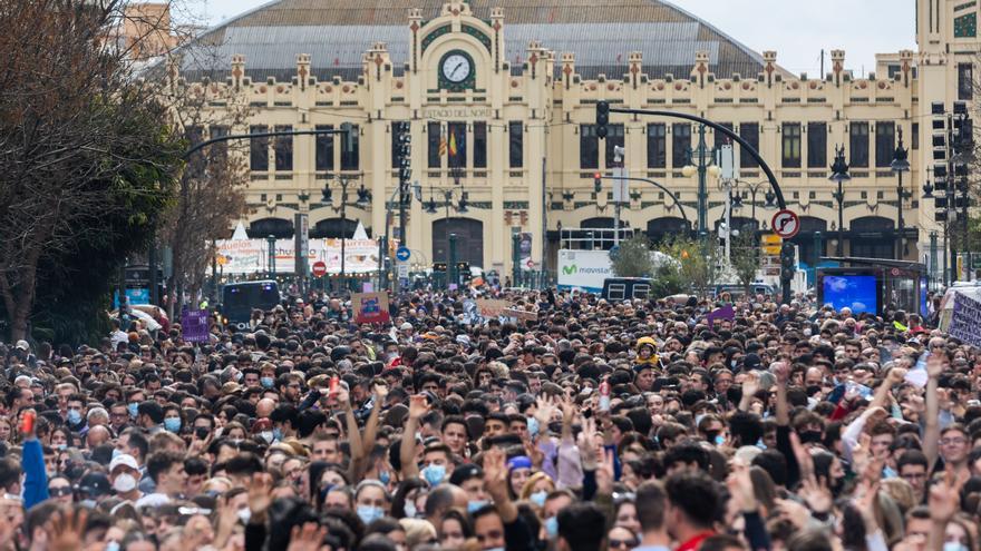 La resaca de Fallas interrumpe siete semanas de descenso de casos de covid en la Comunitat Valenciana