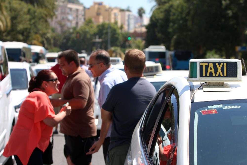 Este martes, los taxistas han continuado con sus movilizaciones