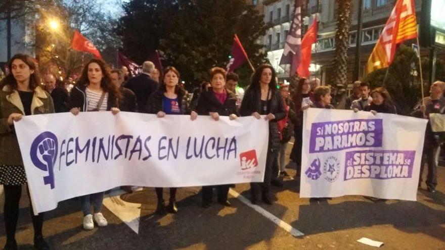 Miles de personas marchan en Zaragoza contra doble precariedad de las mujeres