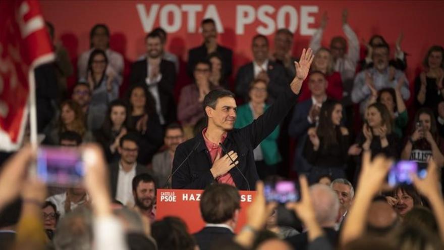 Sánchez juega a &quot;no dar ningún titular&quot; en esta campaña