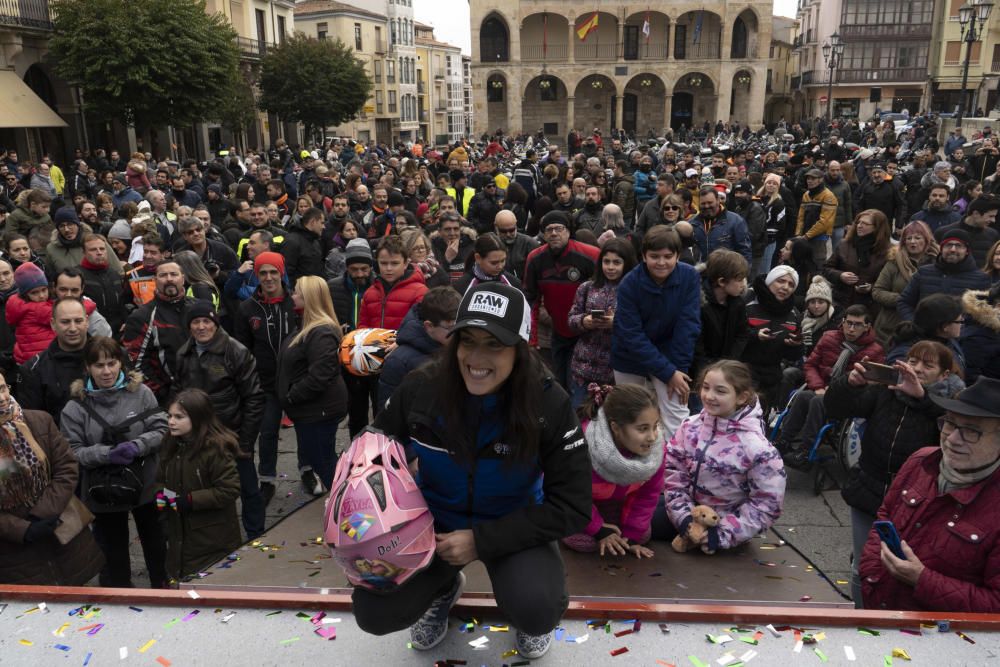 Recibimiento Sara García en la Plaza Mayor