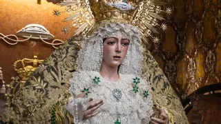 La Macarena vuelve al altar mayor con división de opiniones tras ser intervenida