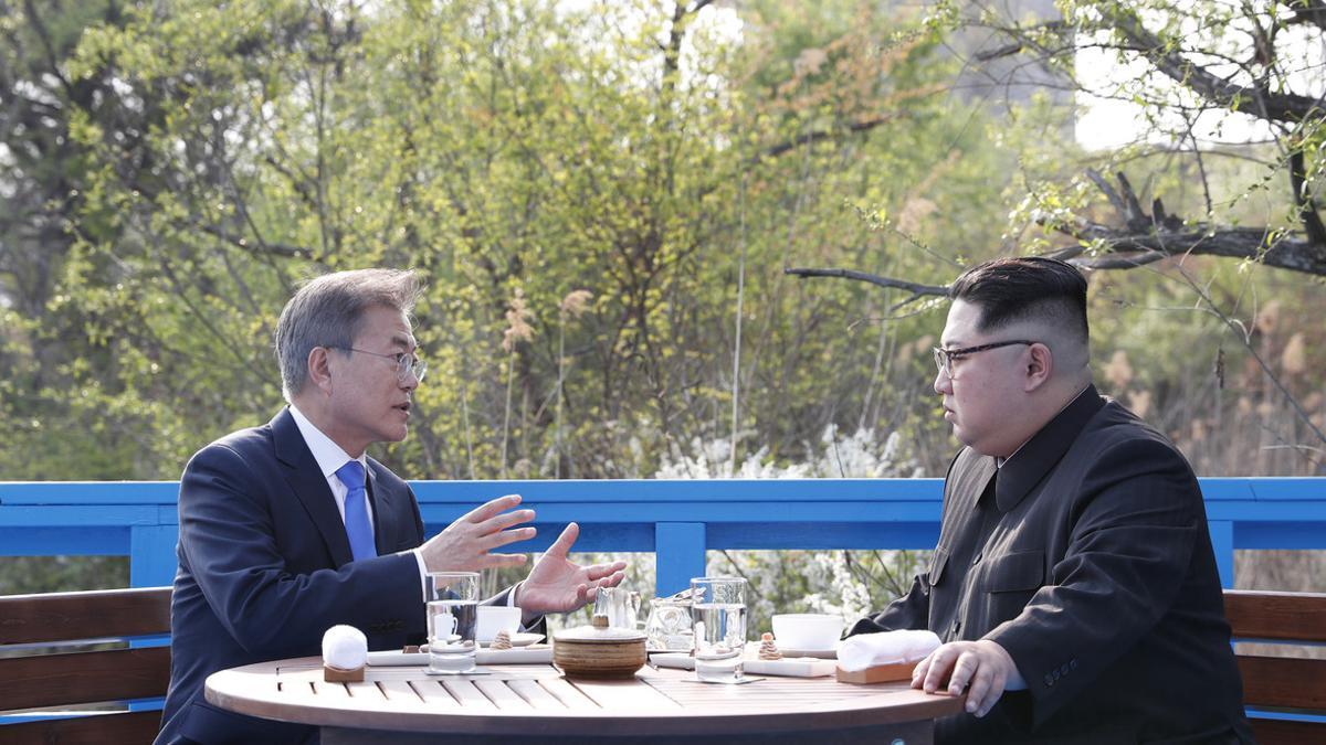 Kim Jong Un, Moon Jae-in