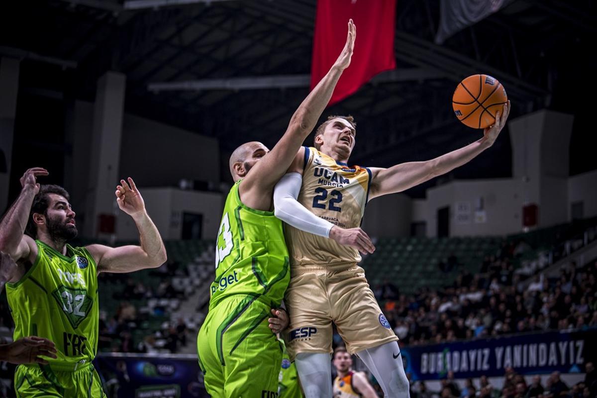 Hakanson regresó contra el Tofas Bursa antes de recibir al Unicaja.