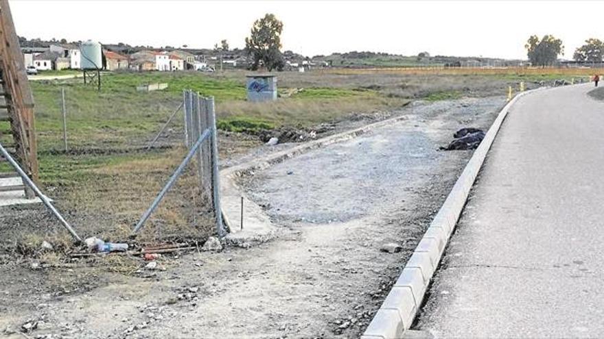 Avanzan las obras del acerado y carril bici en la zona de San Lázaro