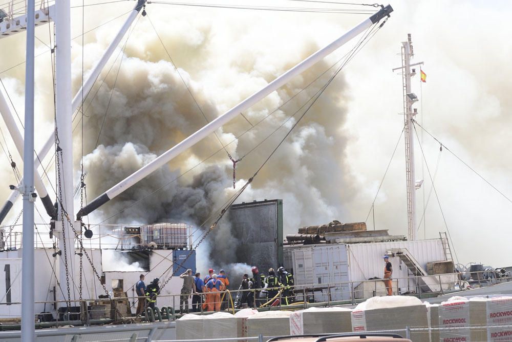 Incendio de un pesquero ruso en el Puerto