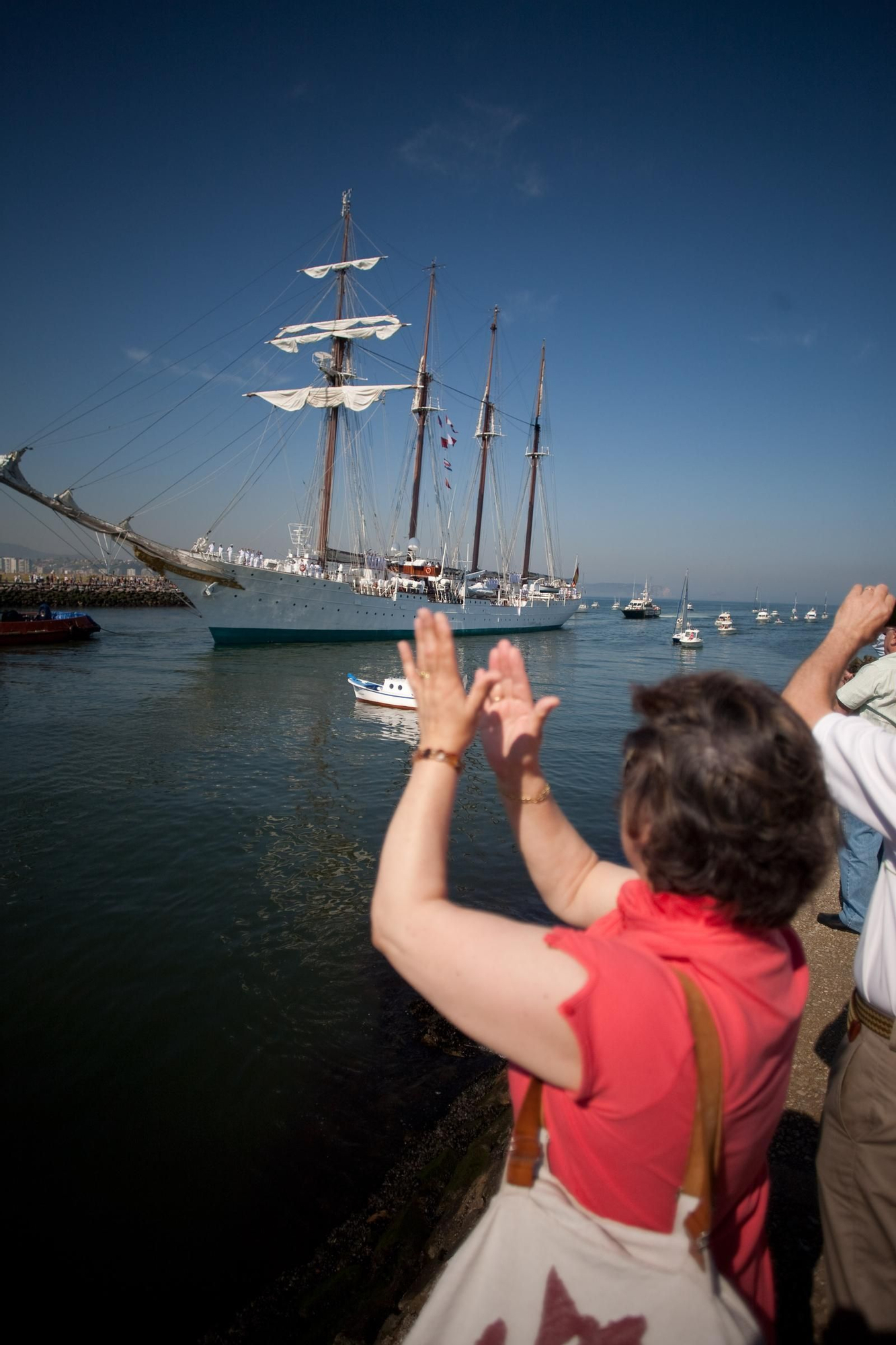En imágenes: Así fue la última visita del Juan Sebastián Elcano a Asturias, en 2013 y a Avilés