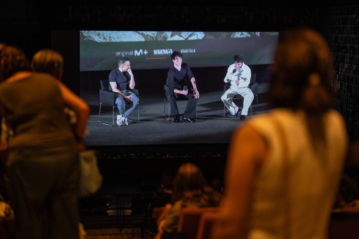 La Javimanía desborda los cines en el estreno de ‘La bola negra’: 