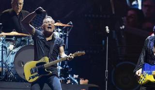 Bruce Springsteen somete Barcelona realzando el poder del rock'n'roll