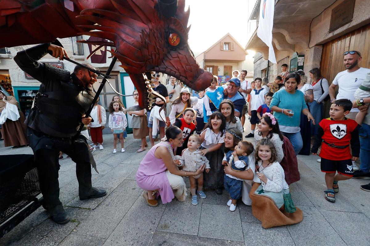 Combarro se convierte en un escenario vivo, donde se mezclan el ambiente festivo, la tradición popular y una completa programación cultural.