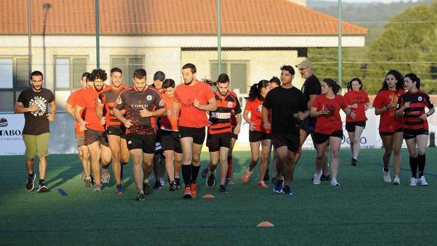 Integrantes del Coreti masculino y femenino durante un entrenamiento conjunto. // Bernabé/Javier Lalín