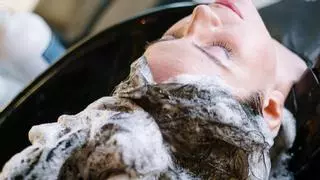 El cómodo corte de pelo antiedad que se va a llevar en el verano de 2024: para pelos rizados, ondulados o lisos