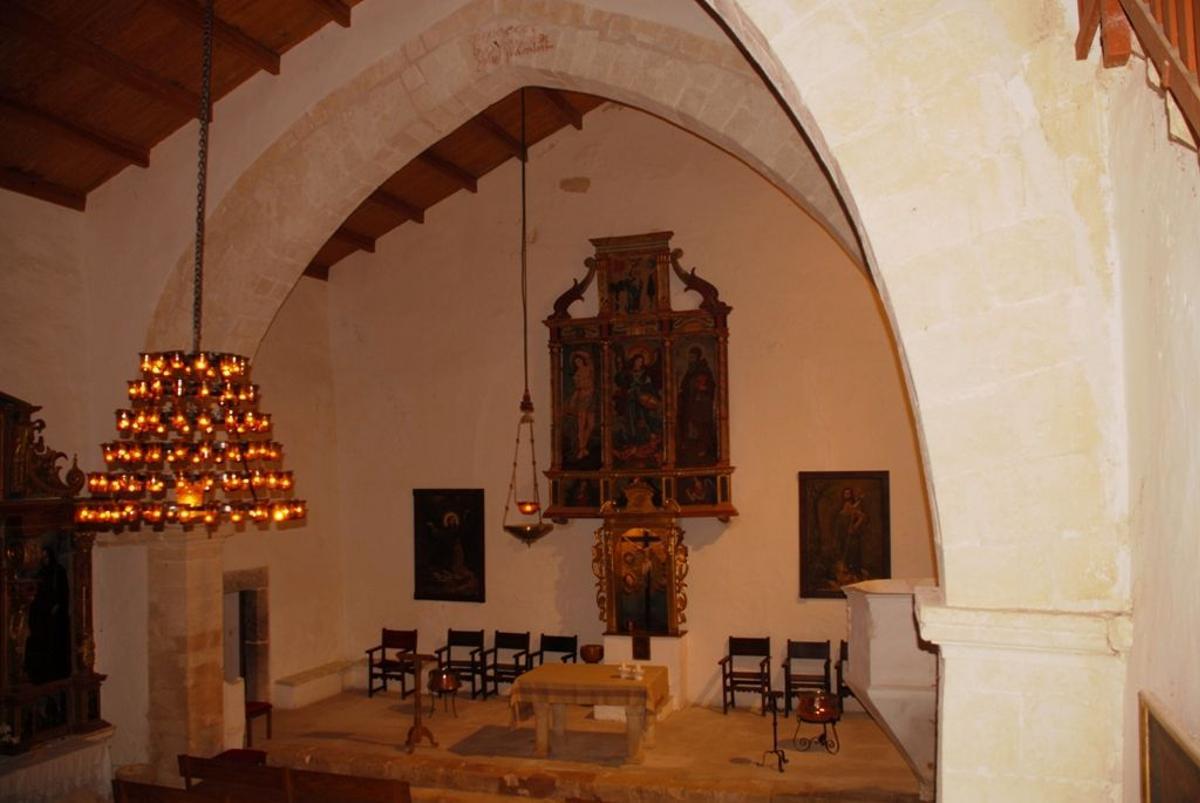 Una imagen del interior del antiguo templo de Campanet.