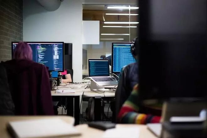 Los trabajadores de 'call centers' avisan sobre la ley de los 3 minutos: "O se contrata a más gente o petamos"
