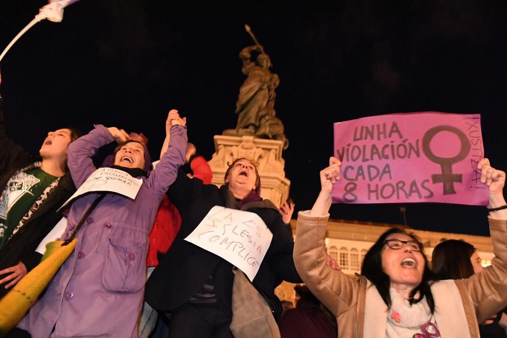 33.000 mujeres y hombres secundan las manifestaciones feministas en A Coruña