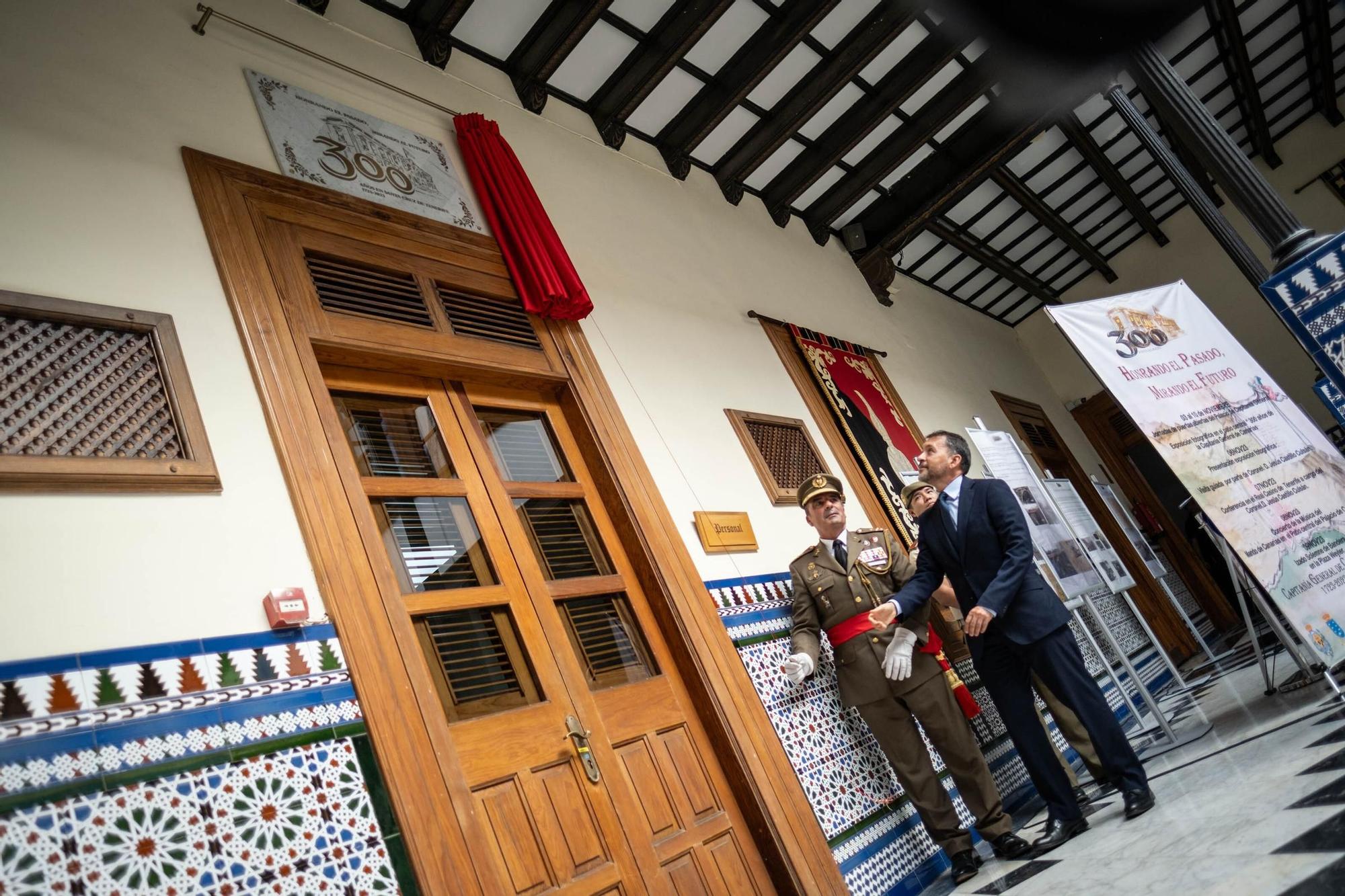 Solemne izado de la bandera por el 300 aniversario de la Capitanía General de Canarias