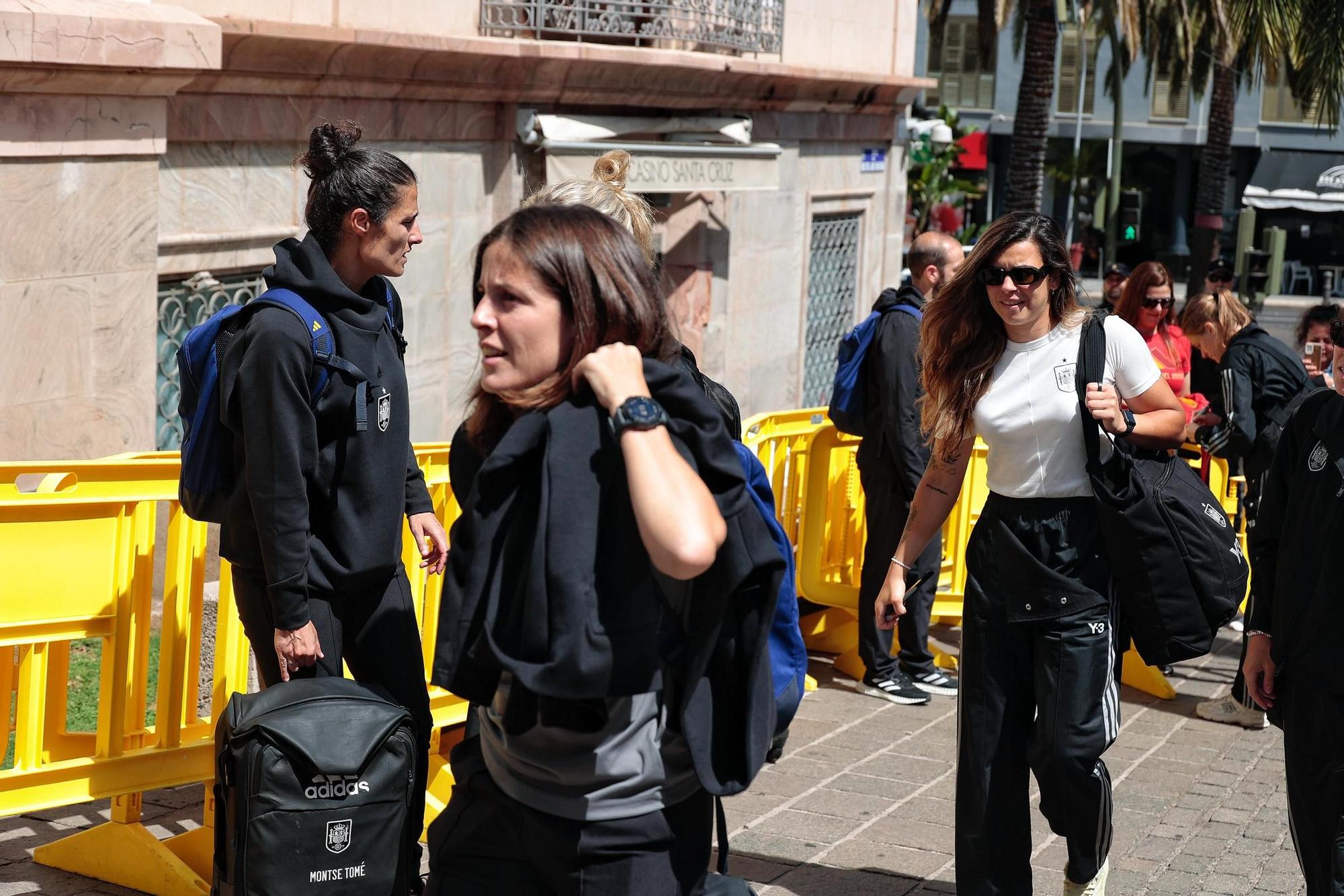 Llegada de las jugadoras de la Selección al Hotel Mencey
