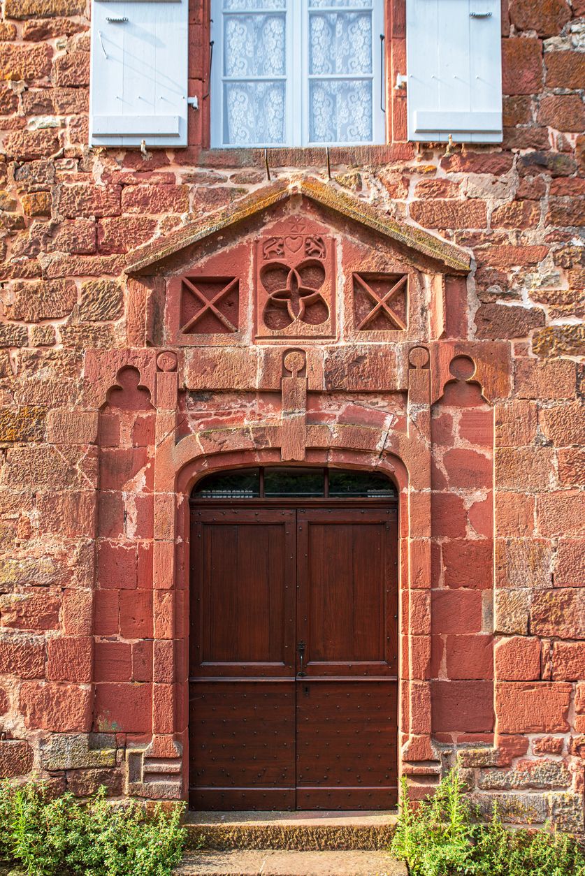 Collonges-la-Rouge es una colonia roja al completo
