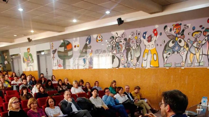 Ricard Esteban Legarreta, profesor de Derecho del Trabajo de la Universidad Autónoma de Barcelona, durante su conferencia en las jornadas.